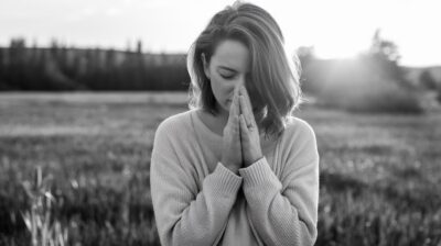 Comment les huiles essentielles peuvent-elles apaiser votre mal de dos ? Conseils de kinésithérapeute