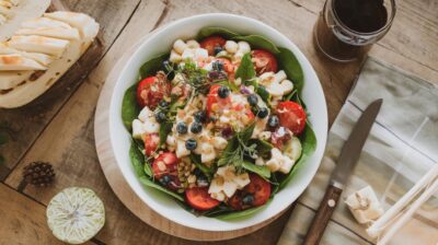 Comment préparer une salade de pâtes délicieuse et nutritive pour un repas estival complet