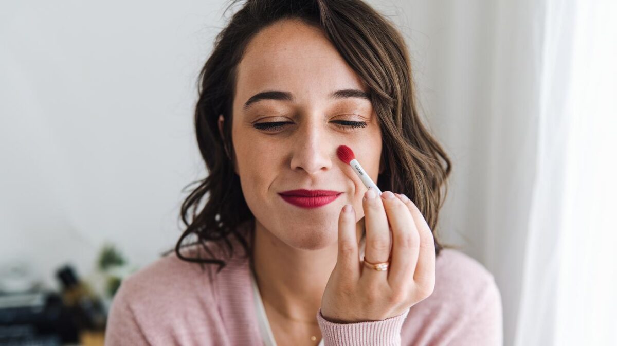 Comment réparer votre rouge à lèvres cassé rapidement sans acheter un nouveau ?