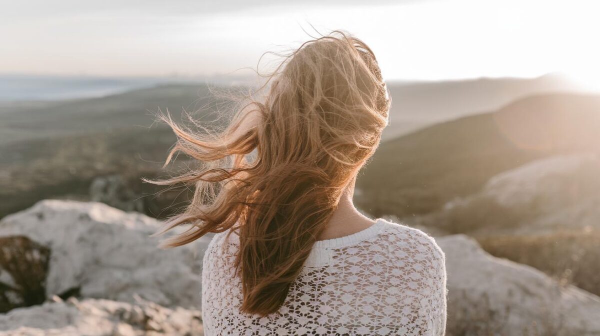 Les bienfaits des bisous pour apaiser le stress : une méthode douce et affectueuse